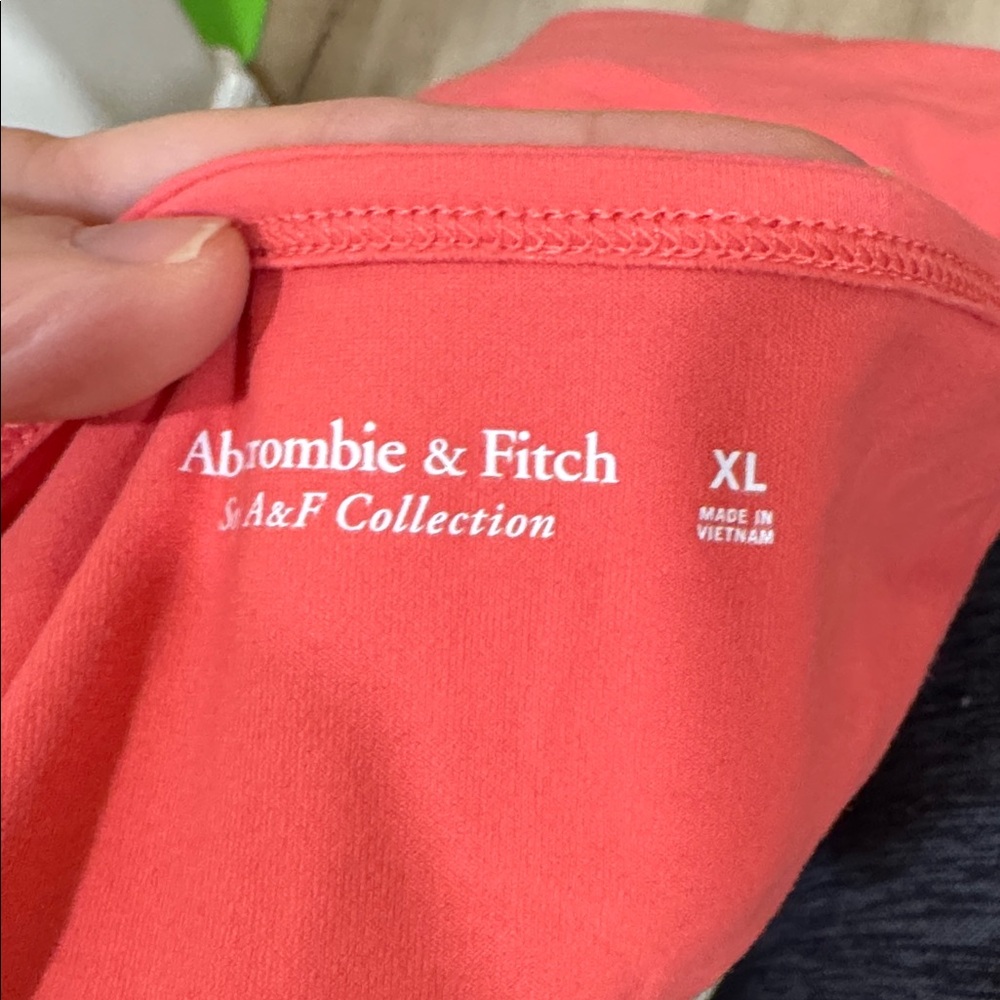 A&F Coral Halter Neck Women's Top - Picture 3 of 4